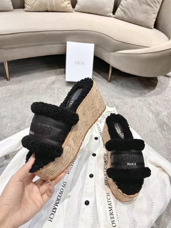 2025112818432057 290